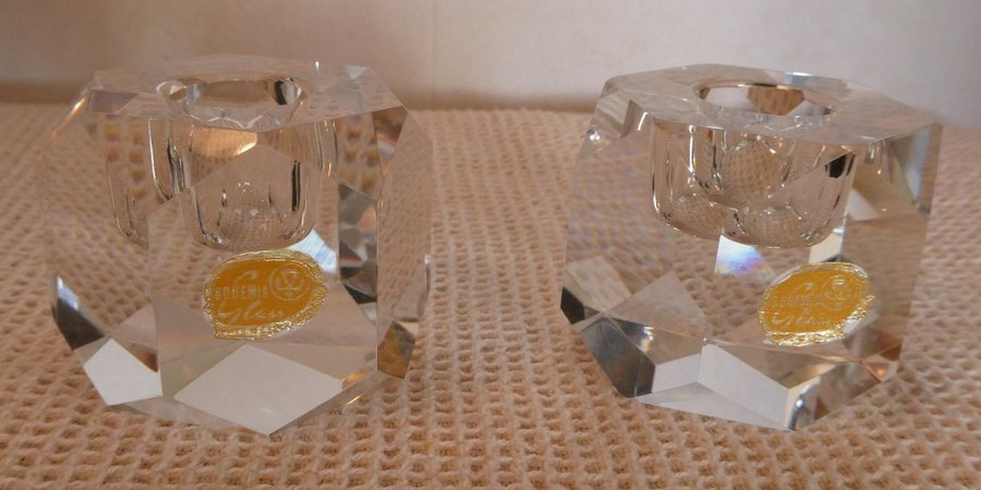 2 vackra små ljusstakar Bohemian glass Made in Czechoslovakia