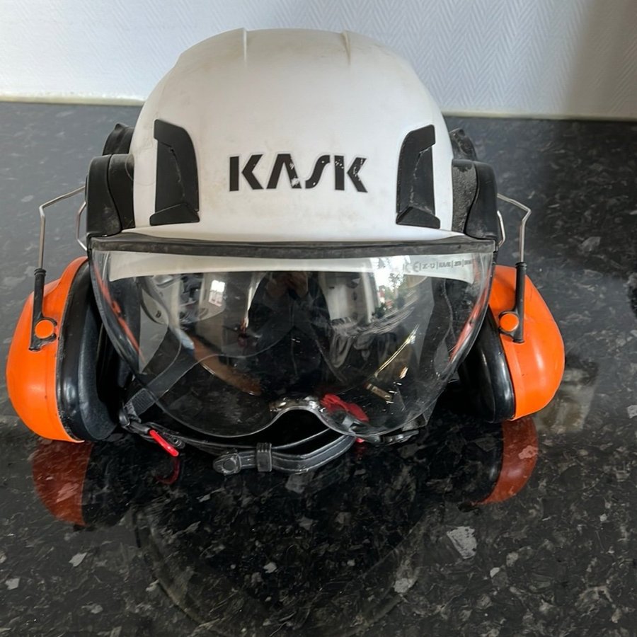 KASK ZENIT 17 hjälm med Peltor hörselskydd