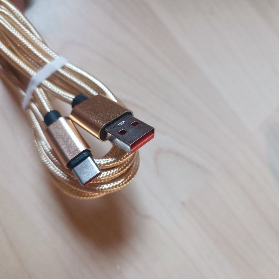 15m Usb-C kabel Guld flätad