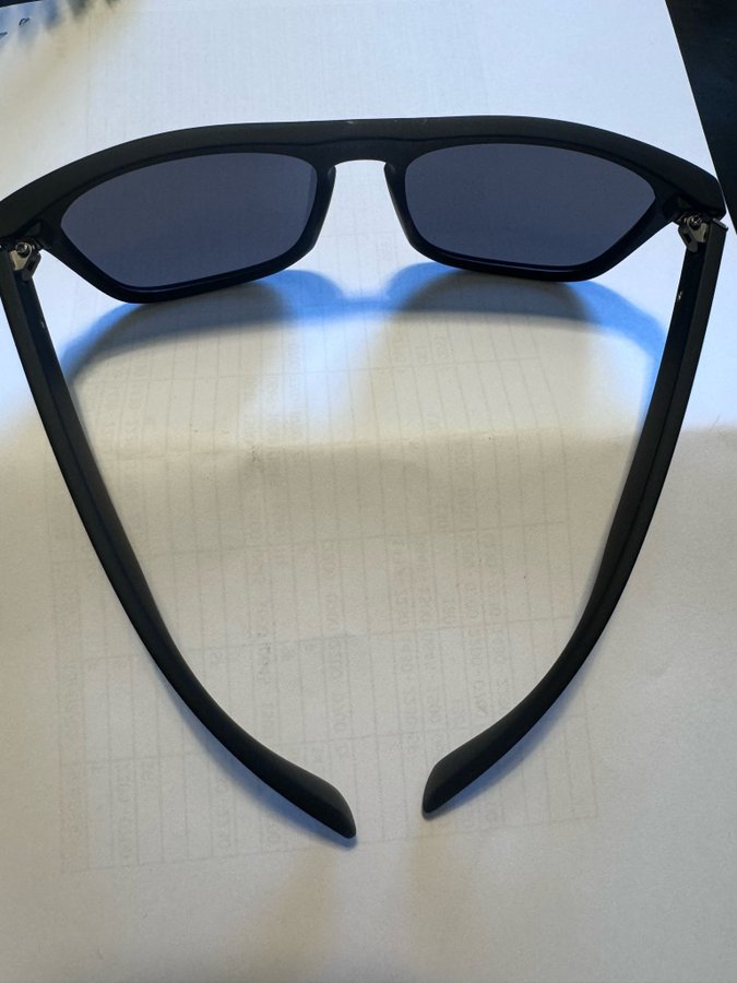 Solglasögon med med UV400 ( matt svart) OBS ej polariserande glas