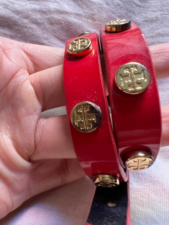 Tory Burch armband med gulddetaljer