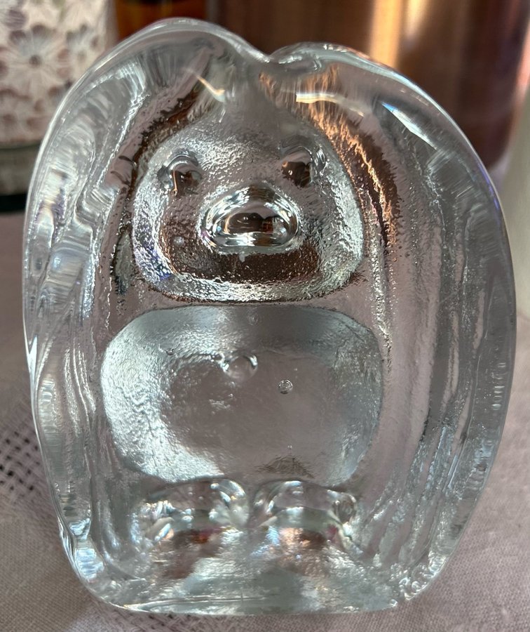 Bergdala Glasbruk Troll i vitt opal glas från 1970-talet