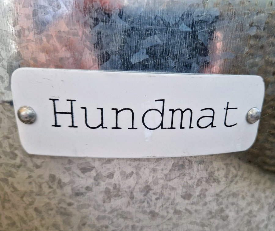 Stor zinkburk med lock för hundmat