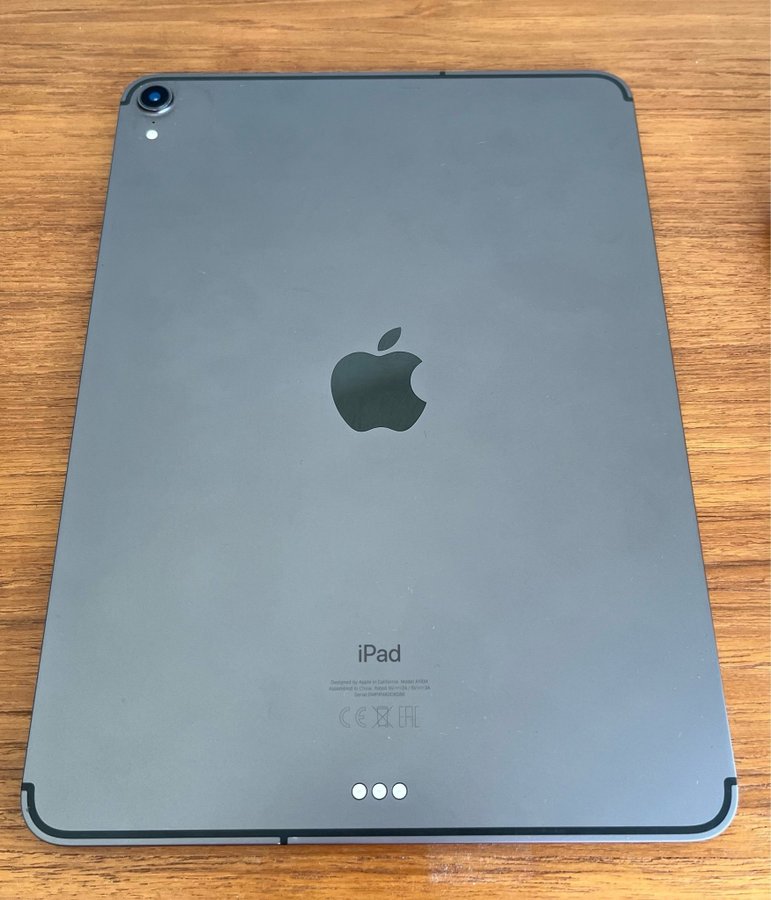 iPad Pro 11-inch 256 GB Wi-Fi + Cellular