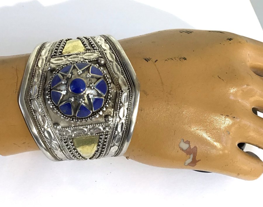 Antikt etnisk sølv armbånd med lapis lazuli og forgyldte detaljer Fra 1920-25