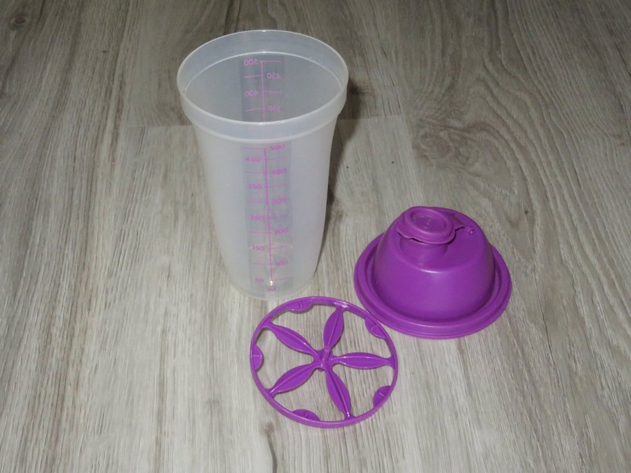 Tupperware Easy Shaker 500 ml till såser vispgrädde etc mycket fint skick