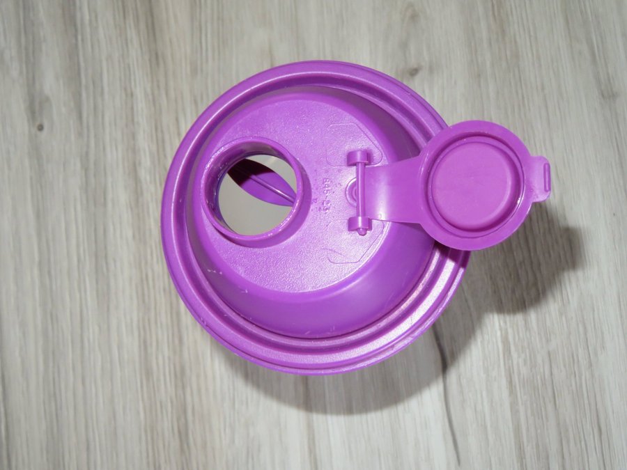 Tupperware Easy Shaker 500 ml till såser vispgrädde etc mycket fint skick