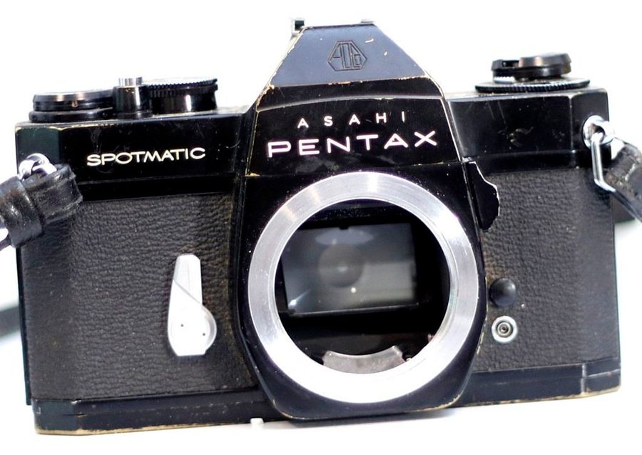 Kamera Pentax Spotmatic SP II objektiv Minetar 1:35 f=135 mm och Asahi bälg