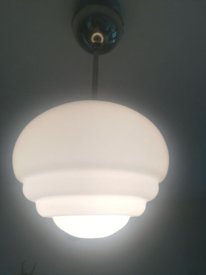 Takpendel Art deco Lampa Opalglas Bikupan 40 50-tal Retro