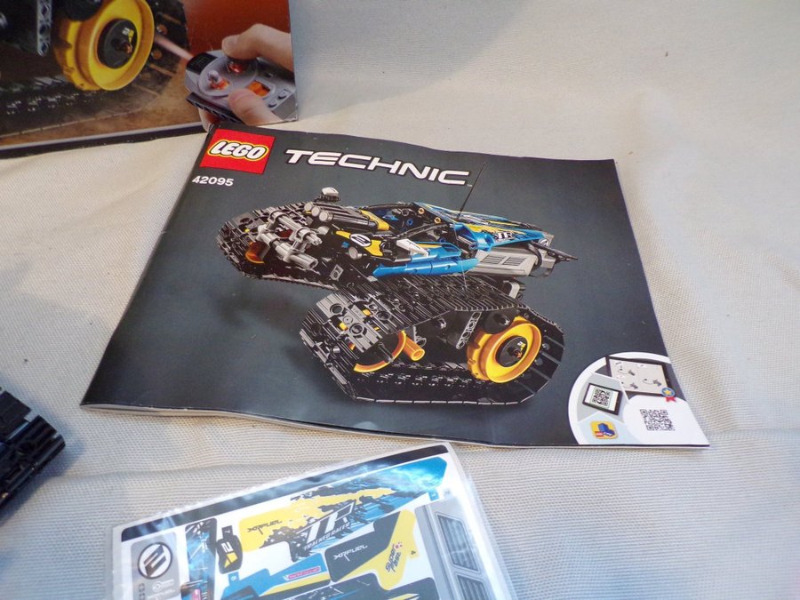 Lego Technic 42095 Remote-Controlled Stunt Racer med kartong