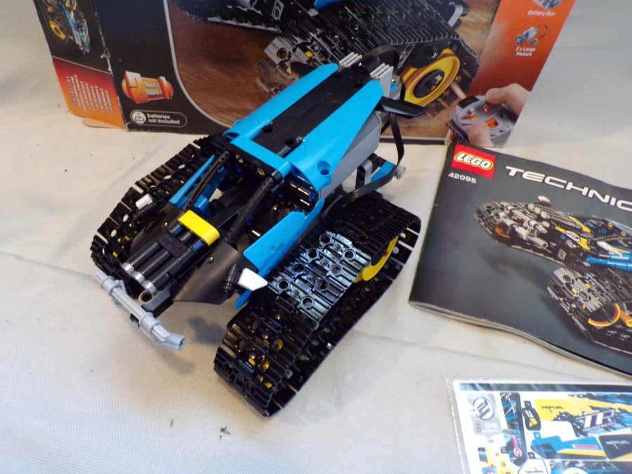 Lego Technic 42095 Remote-Controlled Stunt Racer med kartong