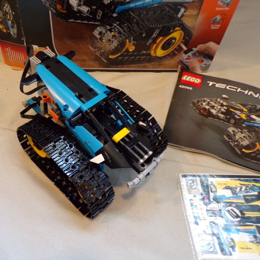 Lego Technic 42095 Remote-Controlled Stunt Racer med kartong