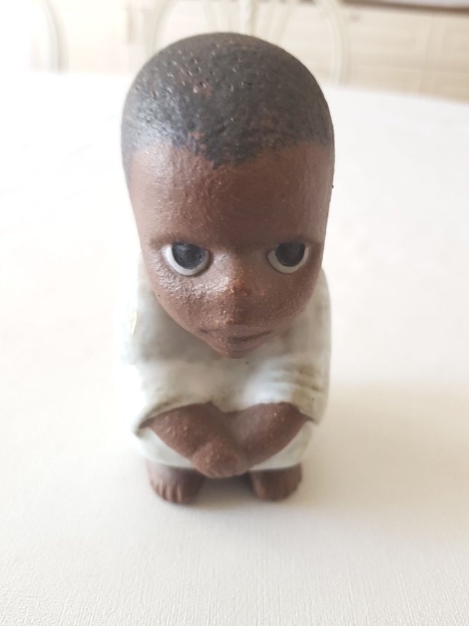Figurin SYD ur serien All världens barn Lisa Larson Gustavsberg