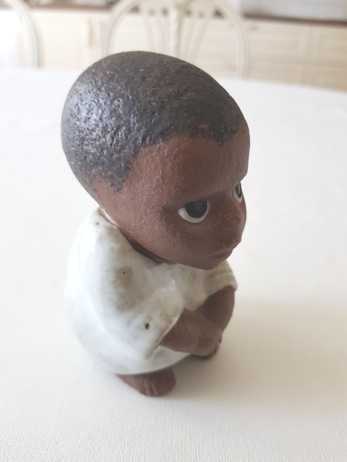 Figurin SYD ur serien All världens barn Lisa Larson Gustavsberg