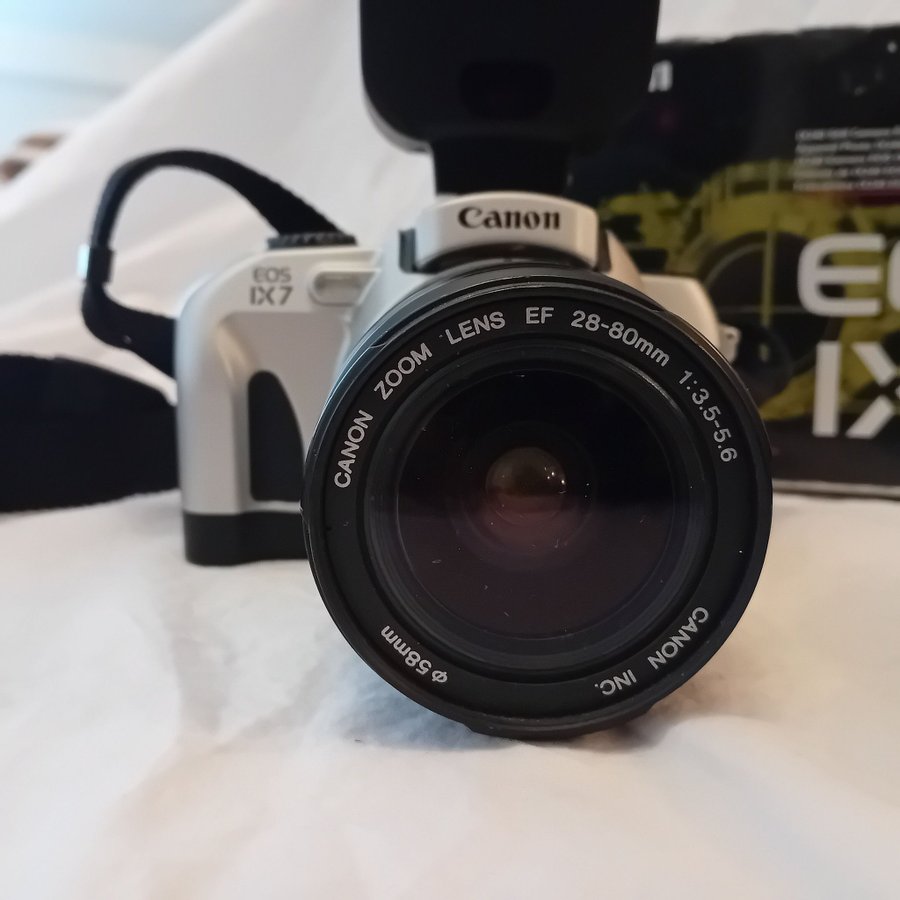 Nästa helt ny Canon EOS IX7 med objektiv kameraväska