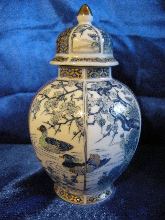 Lock-urna skål och vas Vackert orientaliskt porslin i 3 delar