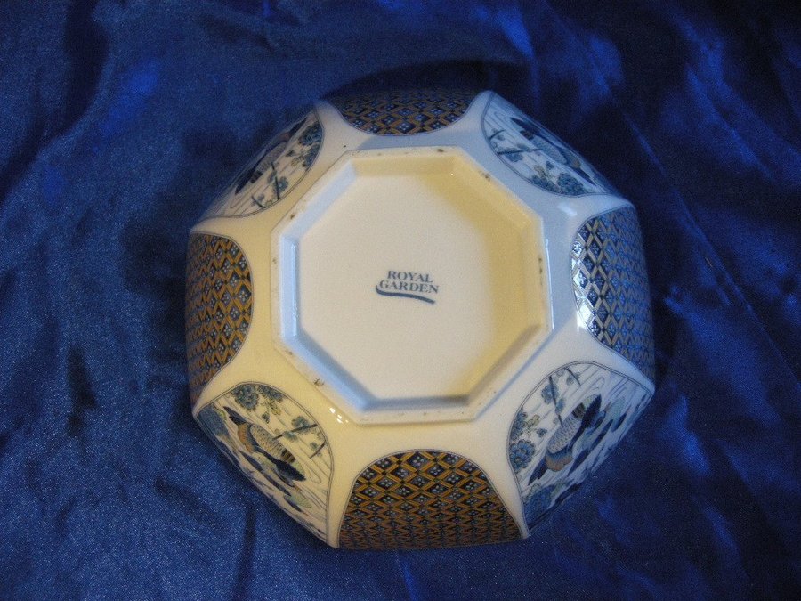 Lock-urna skål och vas Vackert orientaliskt porslin i 3 delar