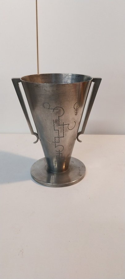 Vas pokal svenskt tenn handarbete Stockholm svensk design art deco