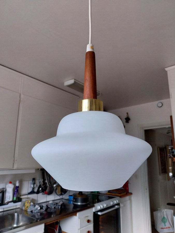 Taklampa glas och mässing teak retro 60tal