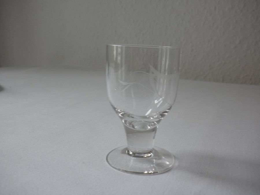 Glas Snapsglas på fot mini-snapsglas kristall m blomslipning 40-tal/50-tal?