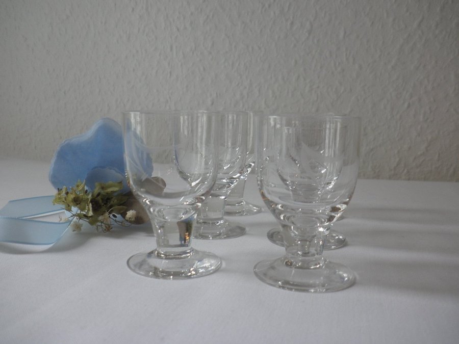 Glas Snapsglas på fot mini-snapsglas kristall m blomslipning 40-tal/50-tal?