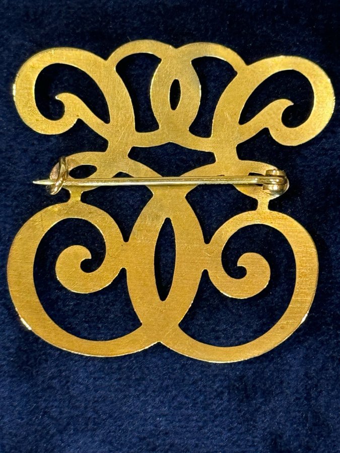 Vacker vintage brosch i gulmetall monogram / initialer