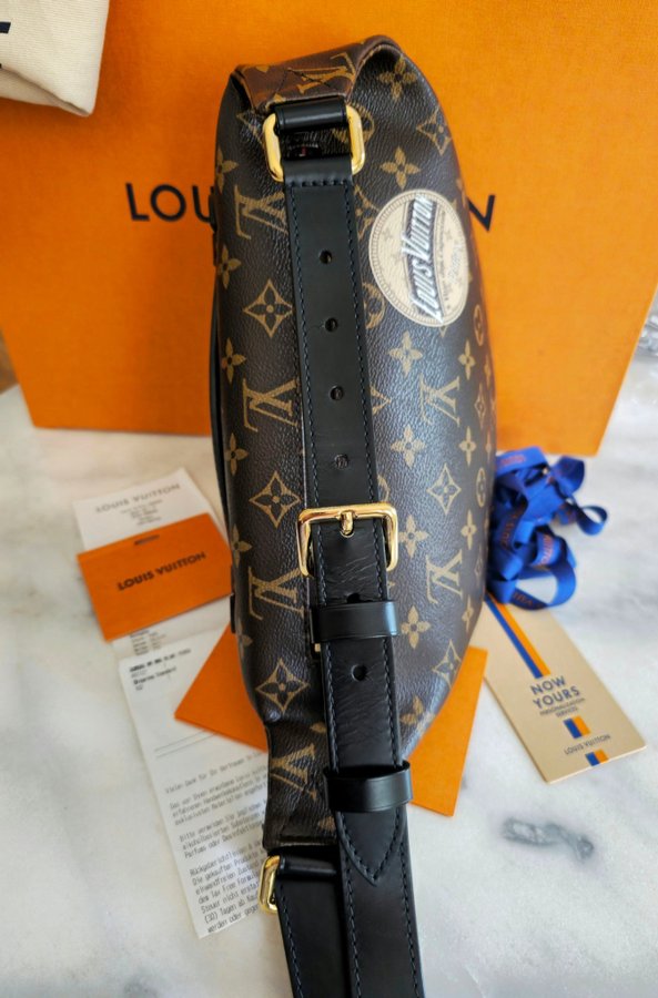 Louis Vuitton My LV World Tour Bumbag med originalkvitto