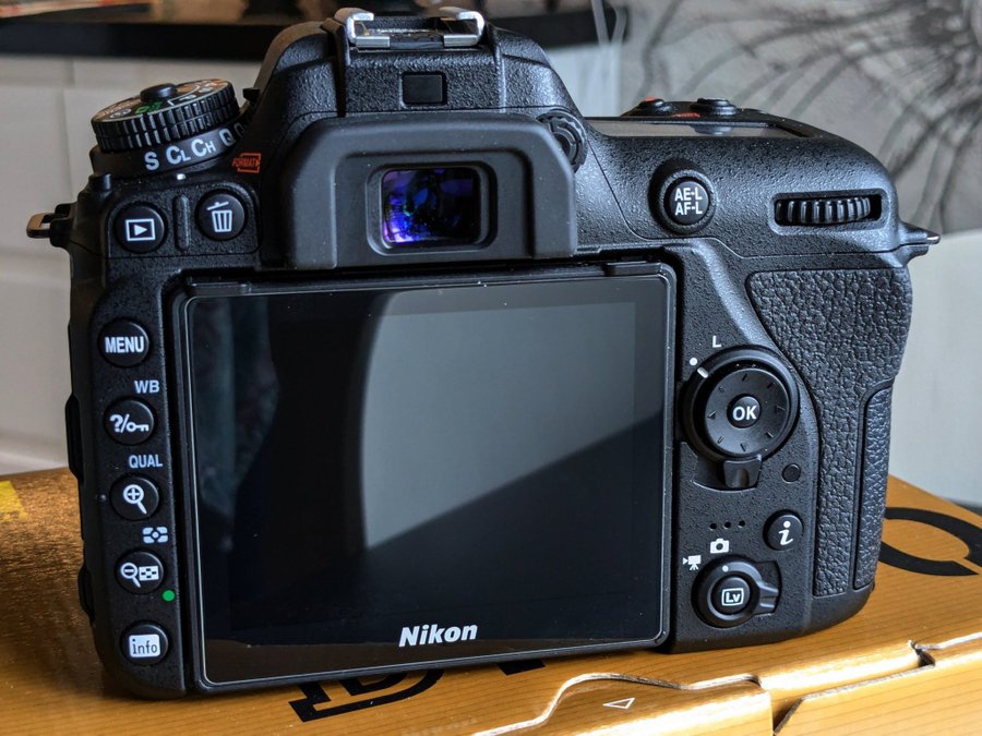 Nikon D7500 i NYSKICK 498 exponeringar