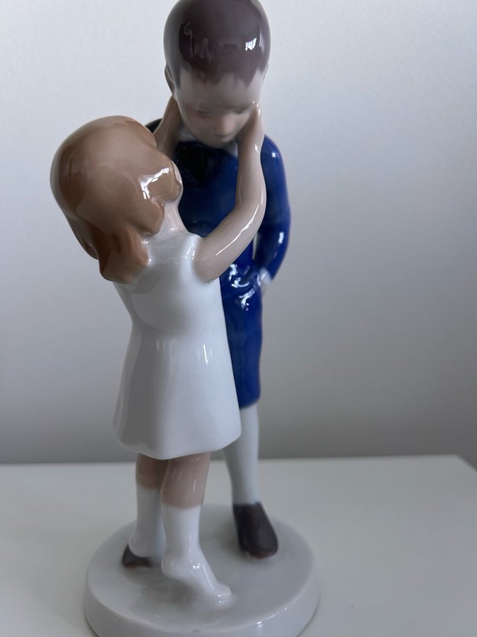 Bing  Grondahl figurin - Pojken och flickan