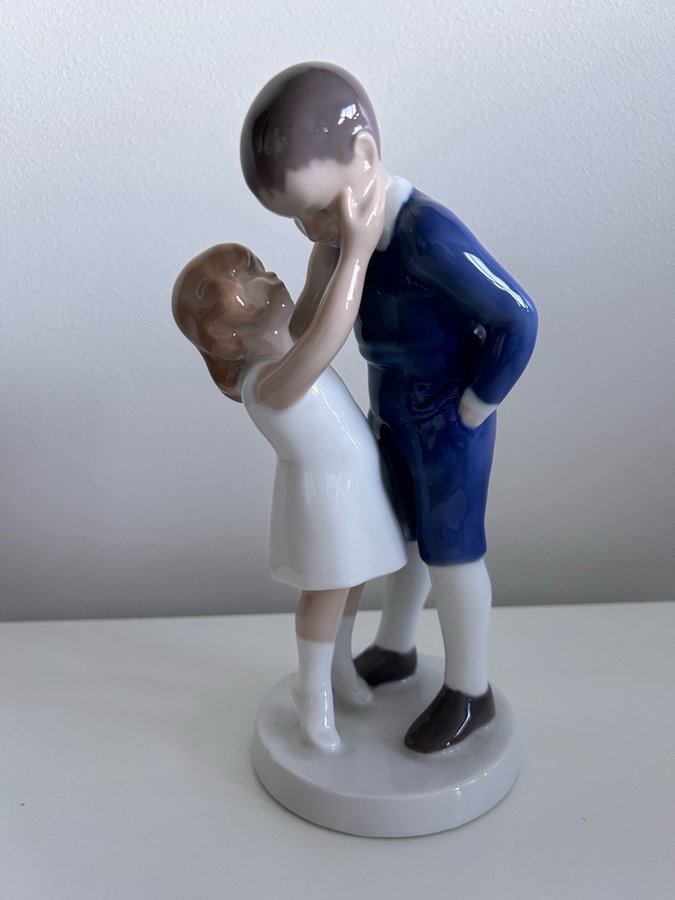 Bing  Grondahl figurin - Pojken och flickan