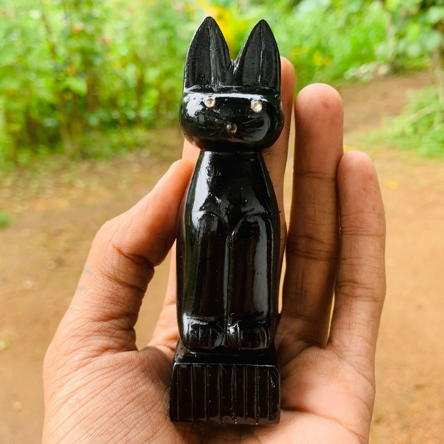 Svart kattfigur i trä uncommen black woodhandmade cat