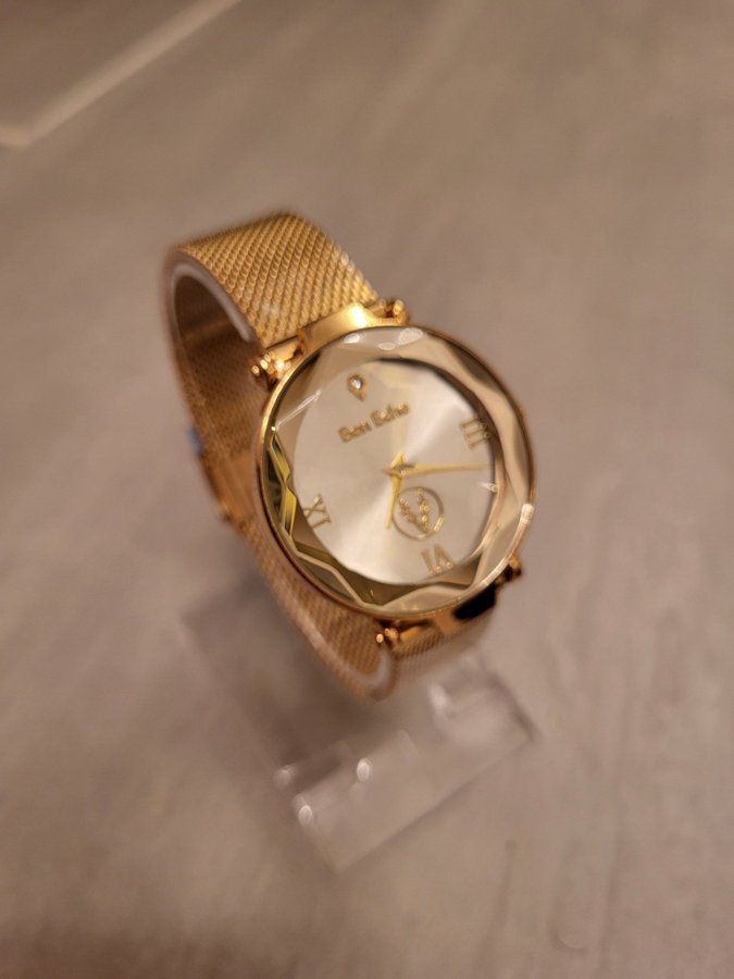 Bon Echo armbandsur guld förgylld utrop 1kr!