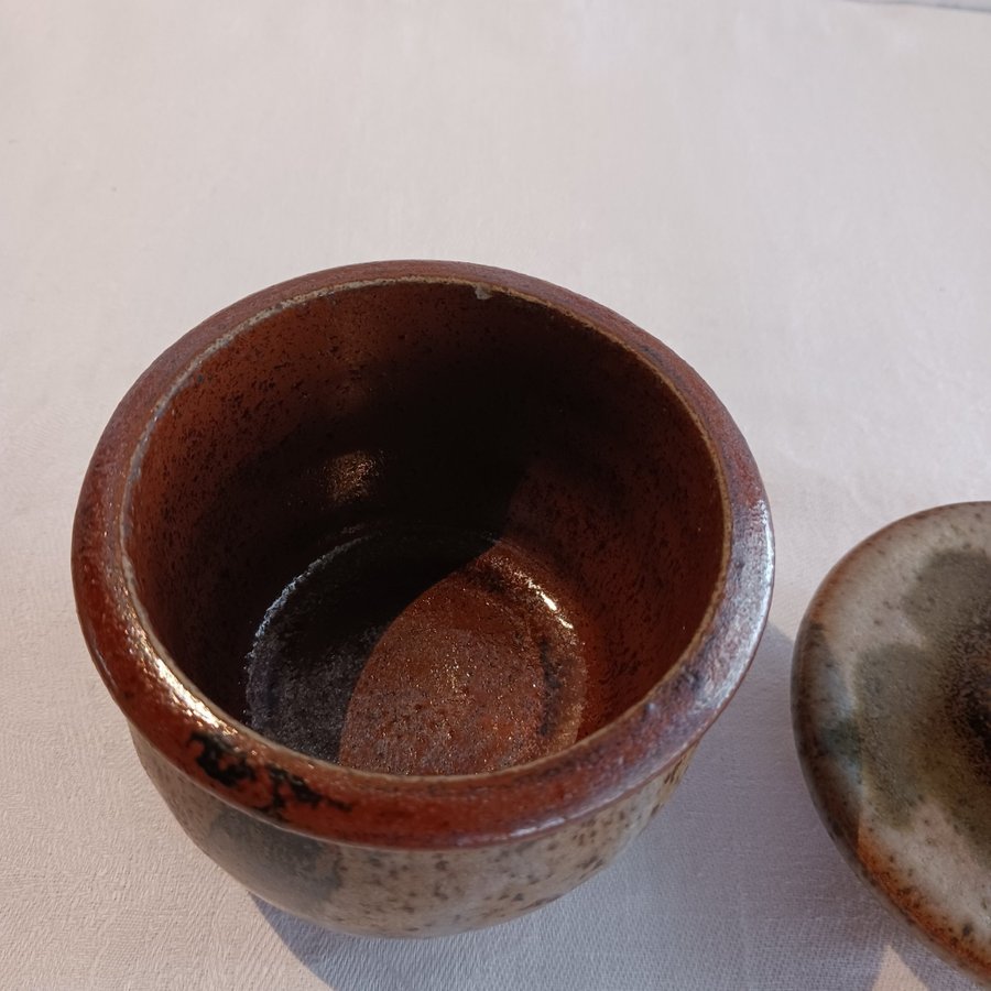 Stengods Keramik Burk m lock i Bruna  Grå toner  Litet Brunt krus Vintage
