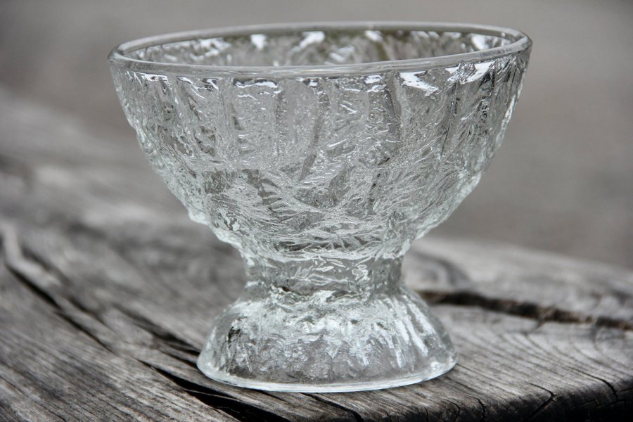 Glasskål på fot pressglas organisk skål glas godisskål natur bohemisk boho