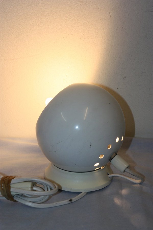 Vägglampa magnet lampa vit målad plåt retro