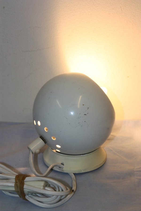 Vägglampa magnet lampa vit målad plåt retro