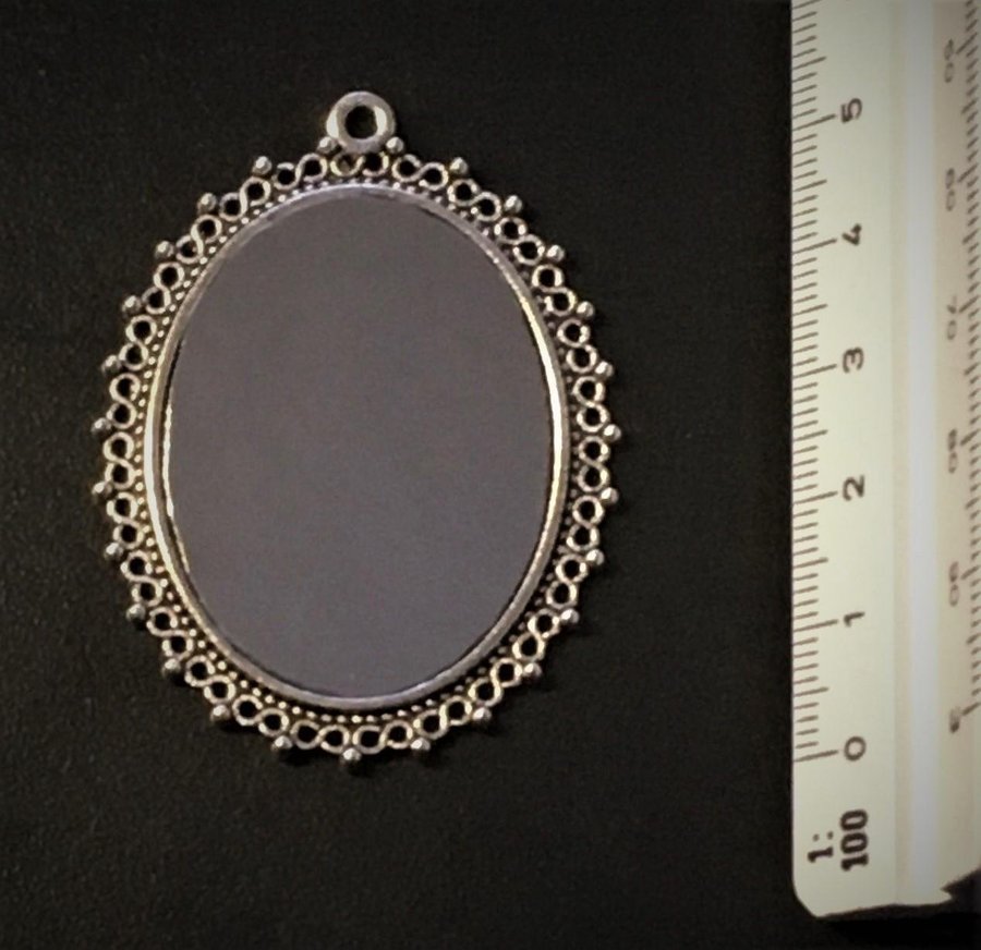 Miniatyr Silverfärgad spegel i metall dockskåp dockhus 1:12 Lundby