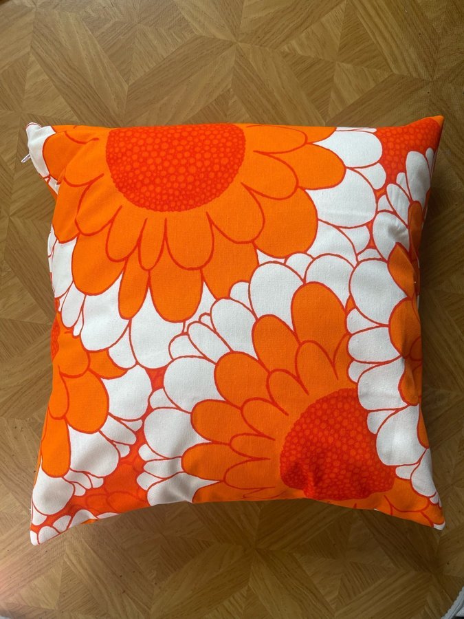 Göta Trägårdh Majsol orange kuddfodral kudde 50x50 cm