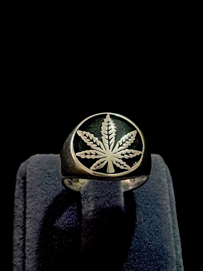 Marijuana silver ring  hänge fina detaljer stämplat 925