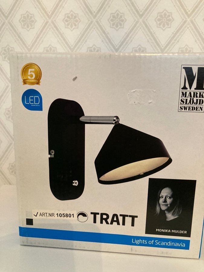 Markslöjd vägglampa ”Tratt" VIT