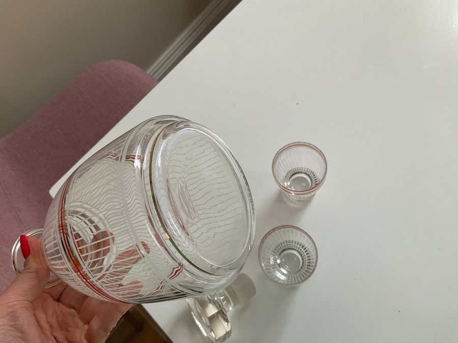 Äldre Karaff Glasflaska Med två glas Retro