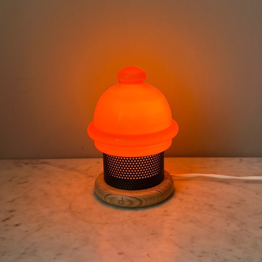 Svamplampa Bordslampa i trä svensk retro vintage orange glasskärm 60-70-tal