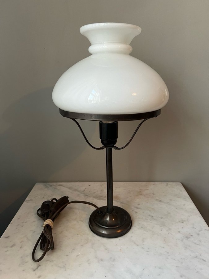 Äldre strindbergslampa kupa fotogenlampa bordslampa retro lampa vintage