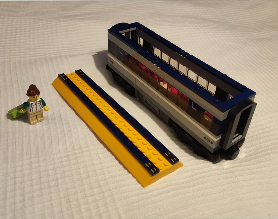 Lego City 60197 Passagerartåg med fjärrkontroll och extra räls