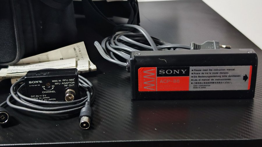 Sony CCD-V90E med tillbehör