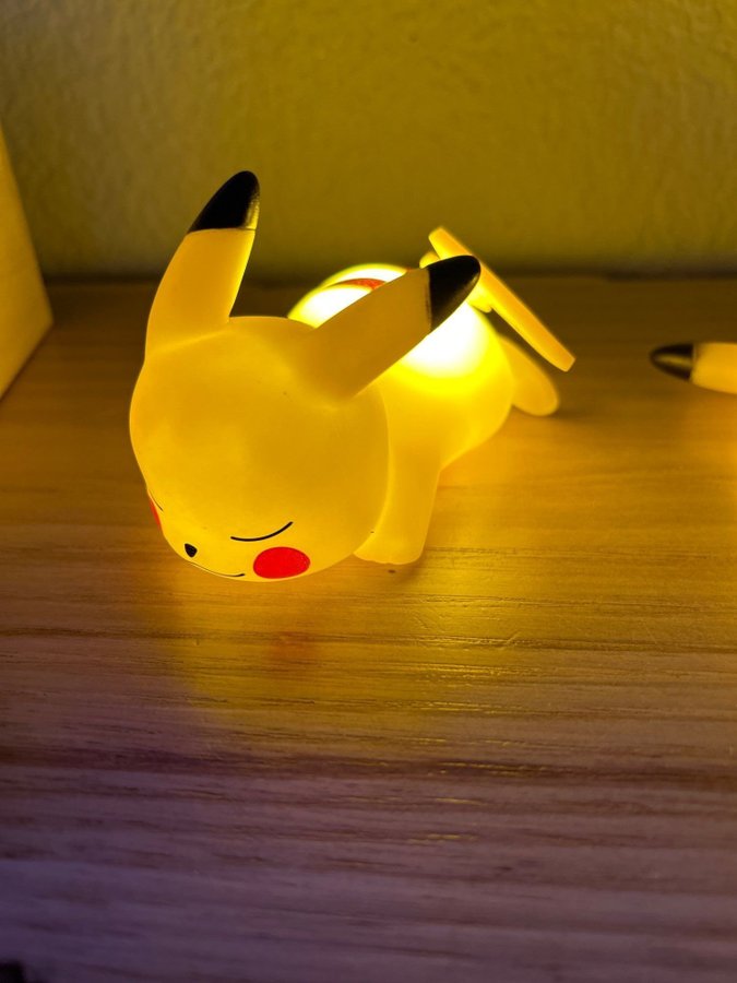 Sovande Pikachu | Pokémon Nattlampa | Lampa | Dekor | Anime