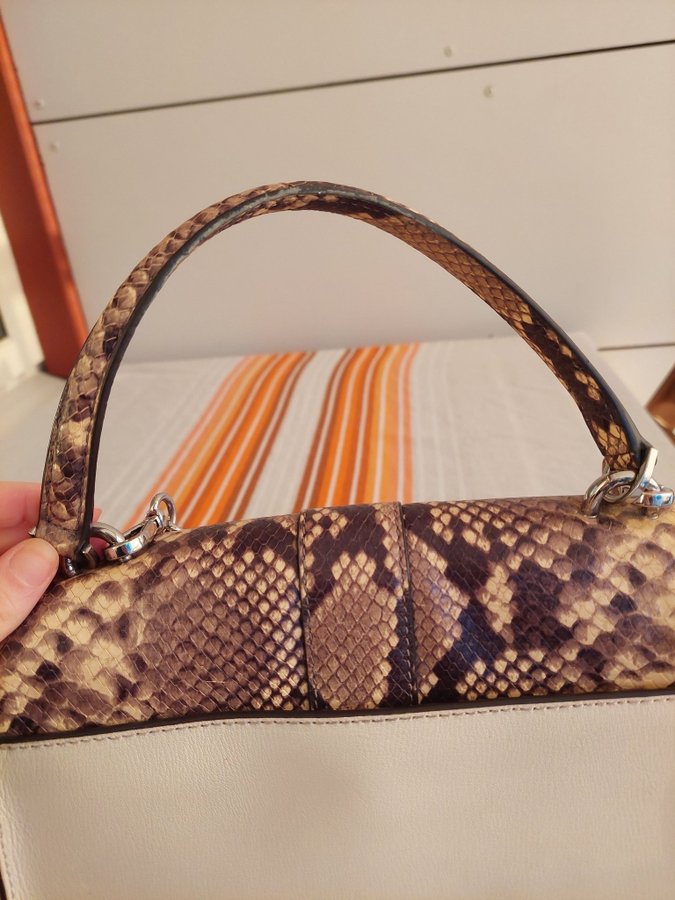 Whitney model - Michael Kors bag