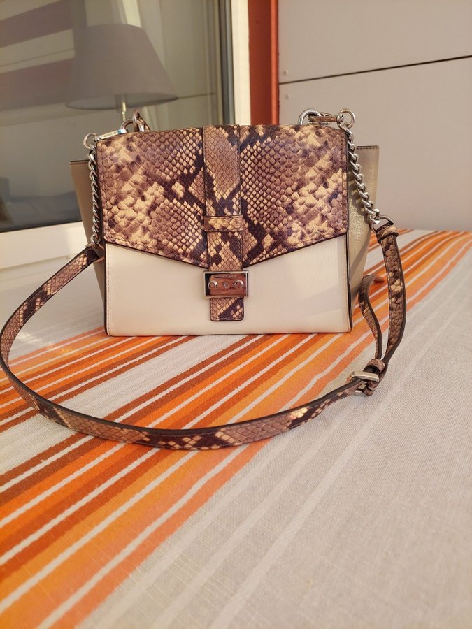 Whitney model - Michael Kors bag