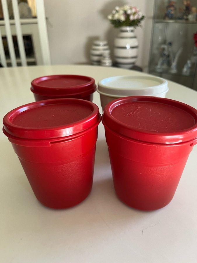 Tupperware muggar med lock