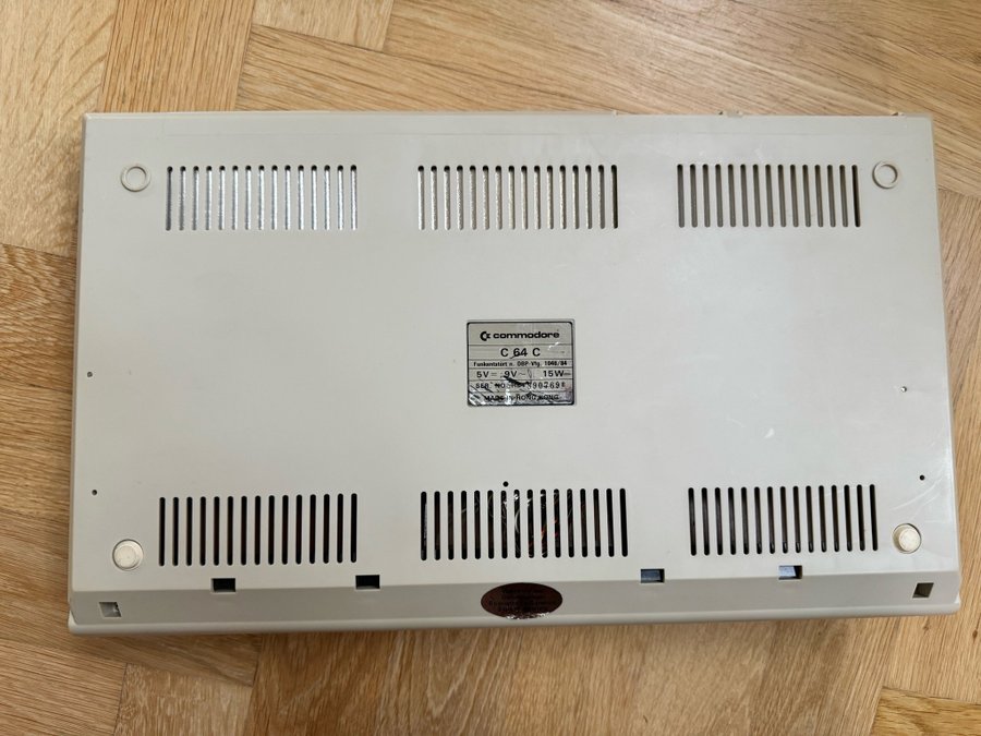 Commodore 64C (boxed) med assy 250469 (890769)